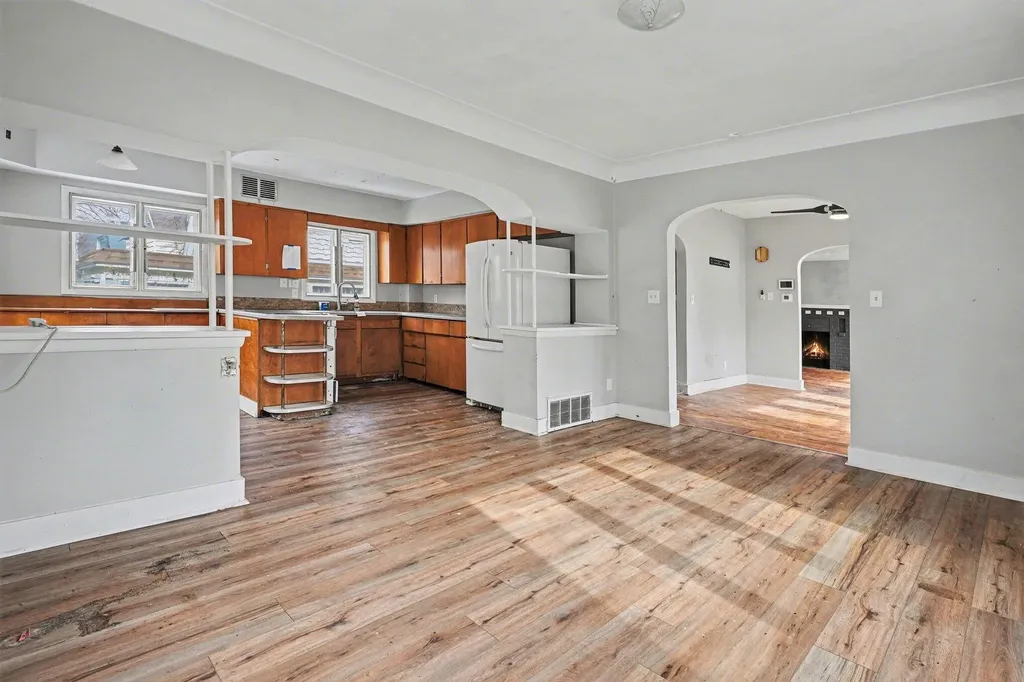 2326 S Burdick Street Kalamazoo City MI 49001