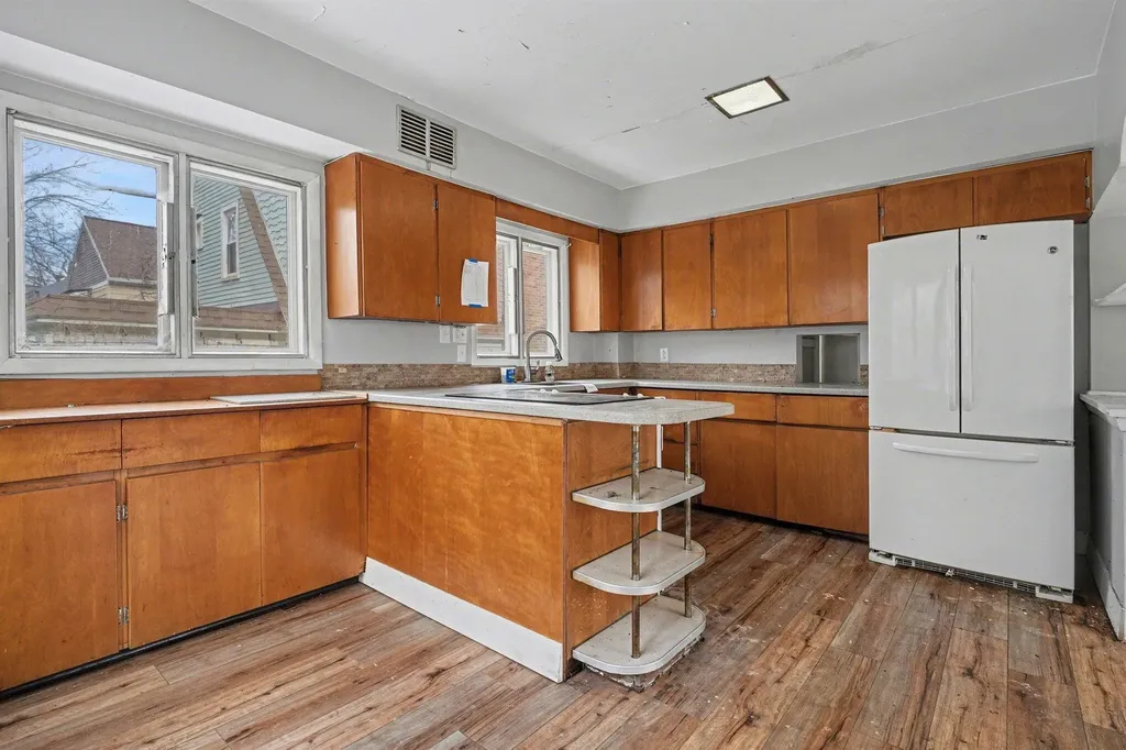 2326 S Burdick Street Kalamazoo City MI 49001