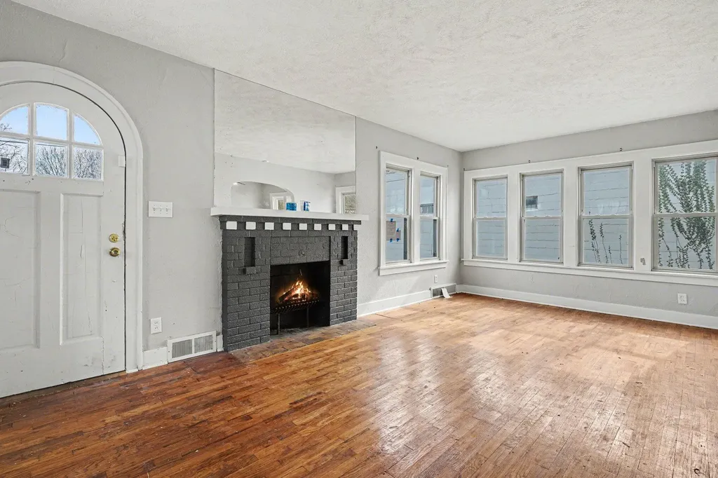 2326 S Burdick Street Kalamazoo City MI 49001