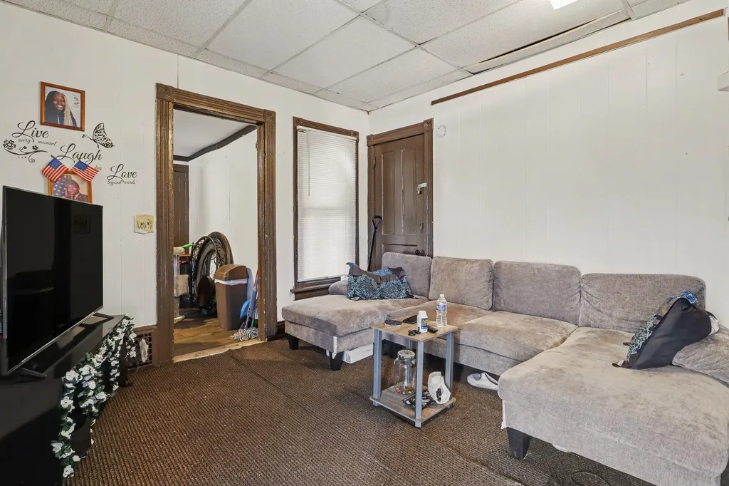 17 Tennyson Avenue Battle Creek City MI 49015