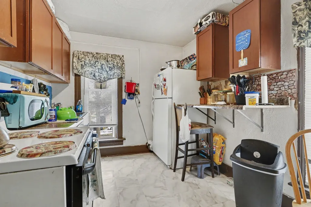 17 Tennyson Avenue Battle Creek City MI 49015