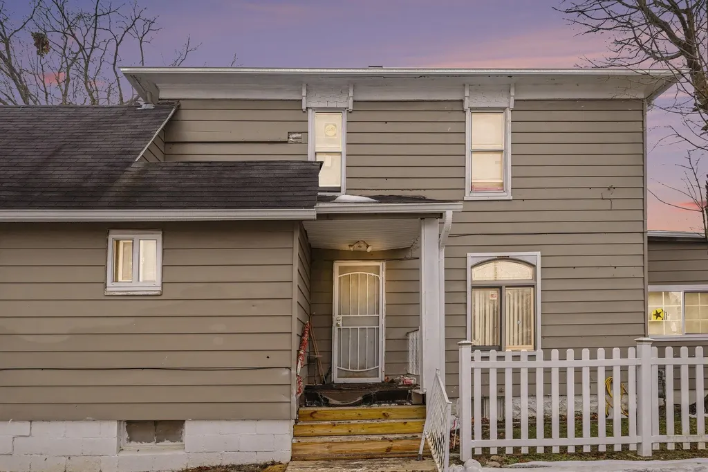 17 Tennyson Avenue Battle Creek City MI 49015