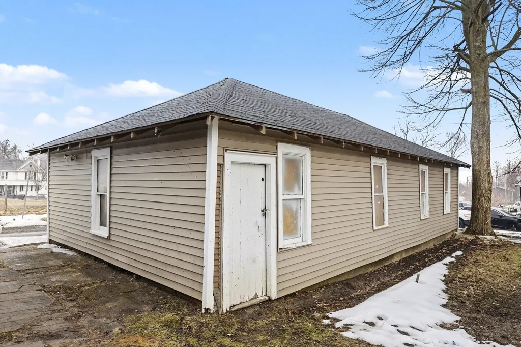 17 Tennyson Avenue Battle Creek City MI 49015