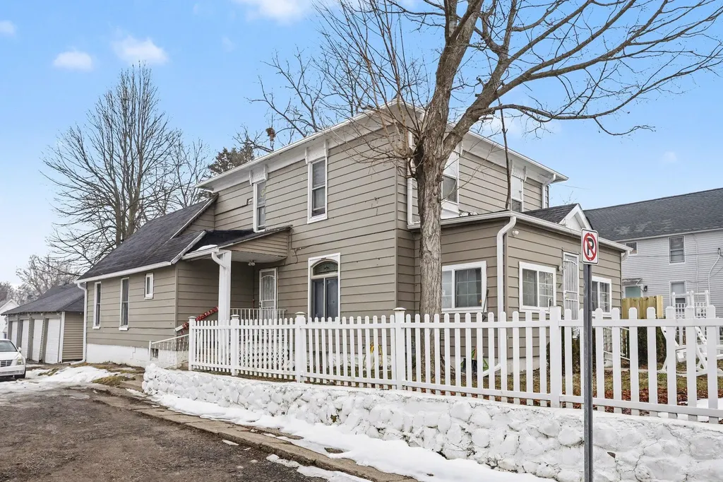 17 Tennyson Avenue Battle Creek City MI 49015