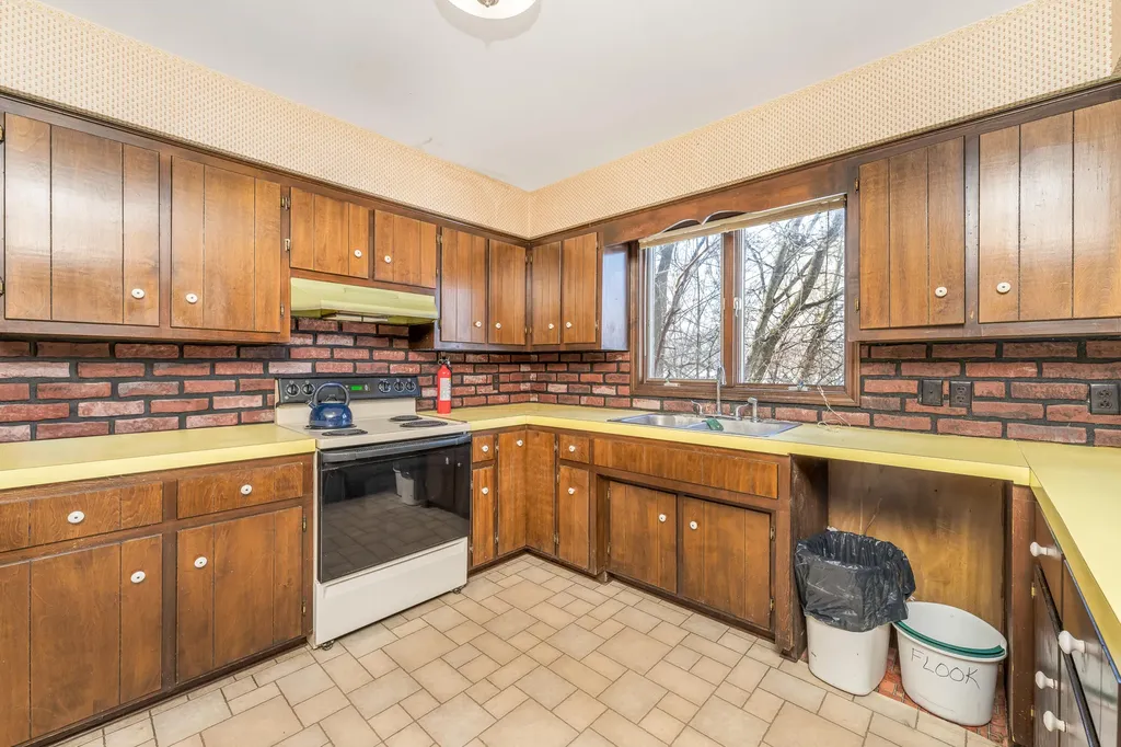10798 Pleasant Lake Road Barry Township MI 49046
