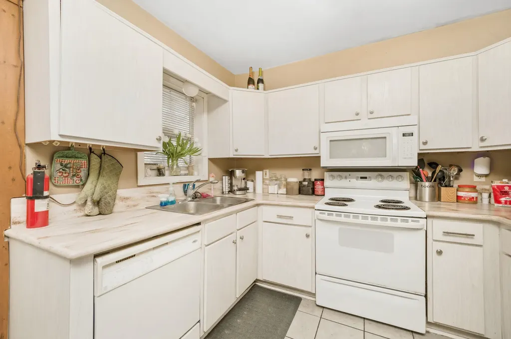 1411 Egleston Avenue Kalamazoo City MI 49001