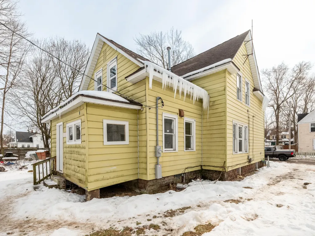 915 Hays Park Avenue Kalamazoo City MI 49001