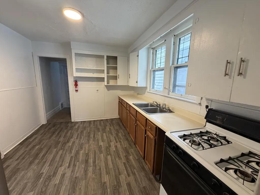 613 Pearl Street Kalamazoo City MI 49007