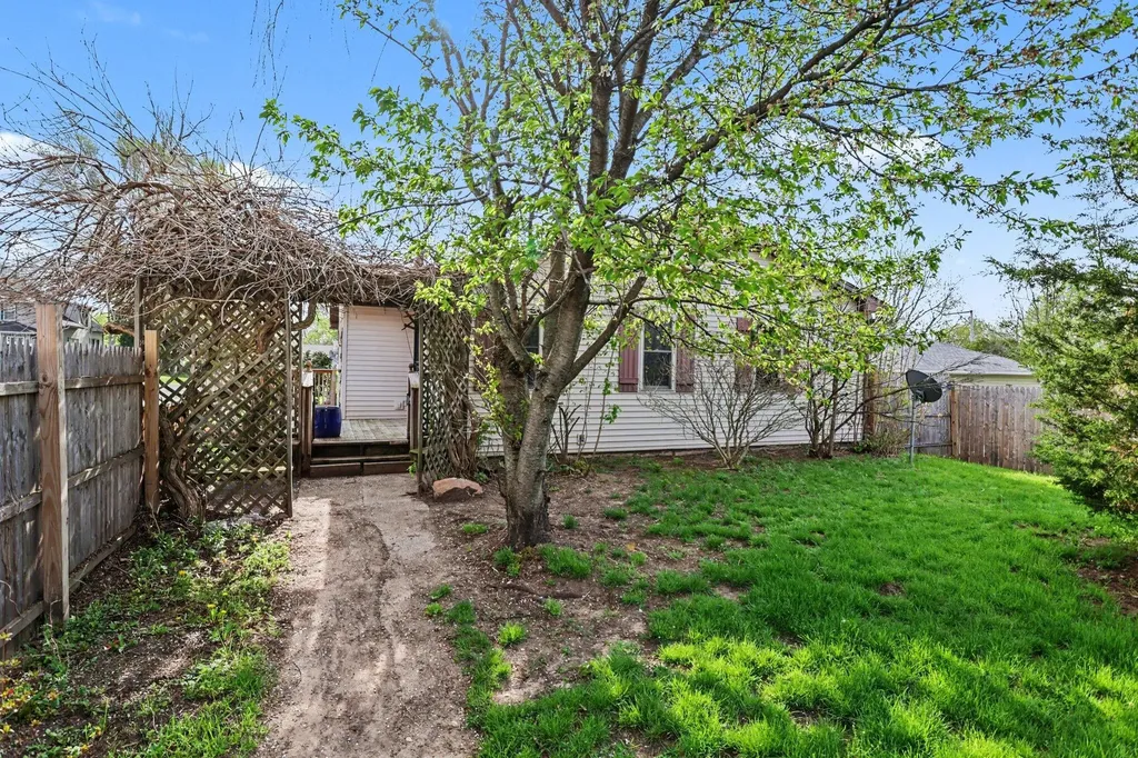 17 Evanston Emmett Charter Township MI 49014