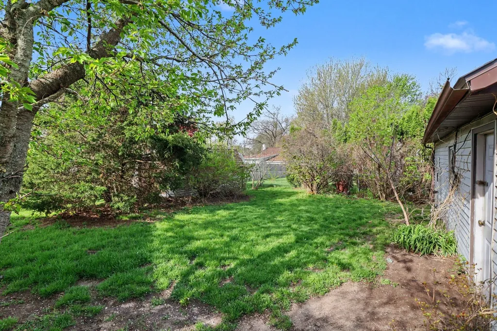 17 Evanston Emmett Charter Township MI 49014