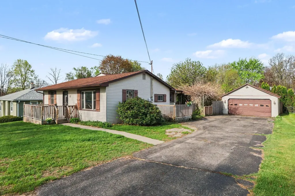 17 Evanston Emmett Charter Township MI 49014