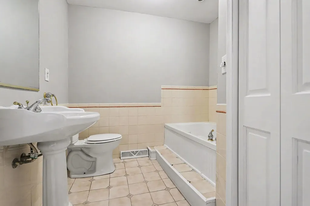 17 Evanston Emmett Charter Township MI 49014