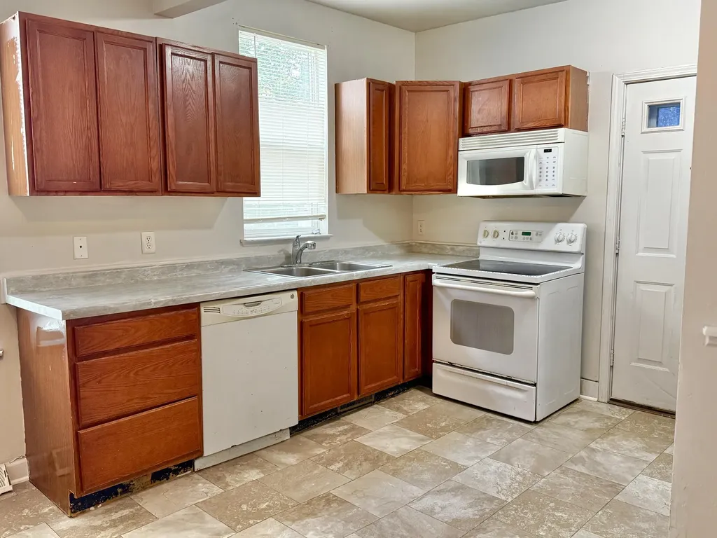 821 Trimble Avenue Kalamazoo City MI 49048