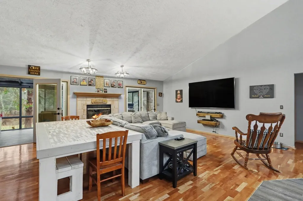 8127 Robinbrook Street Richland Village MI 49083