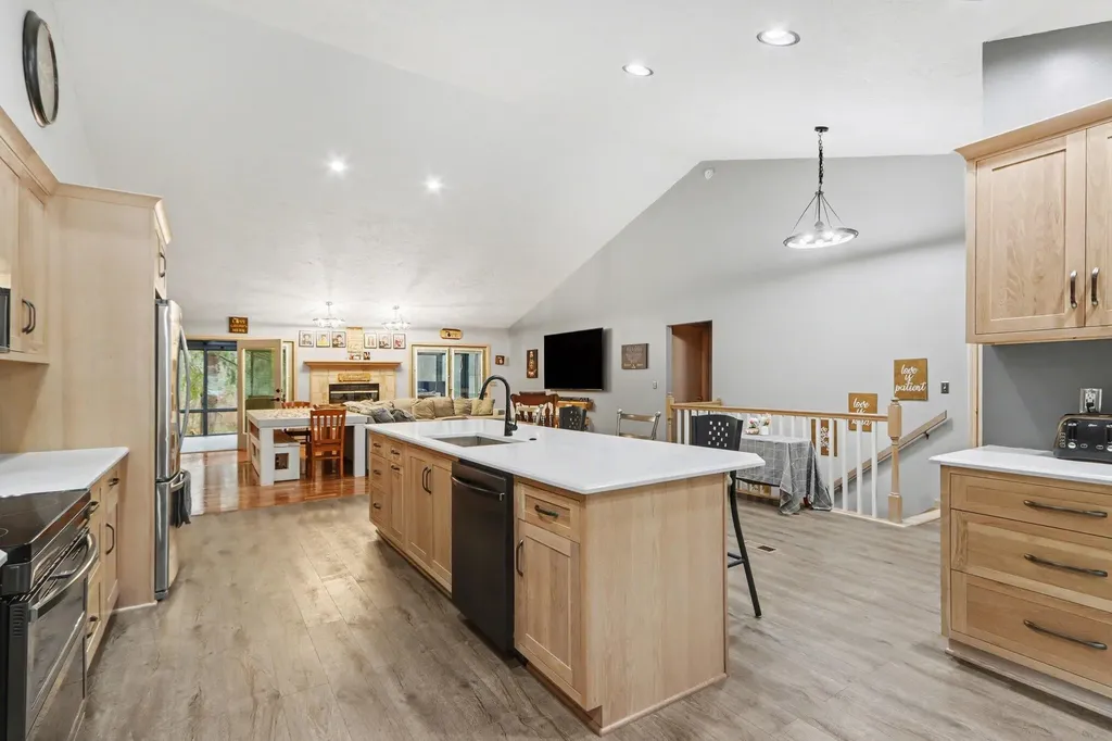 8127 Robinbrook Street Richland Village MI 49083