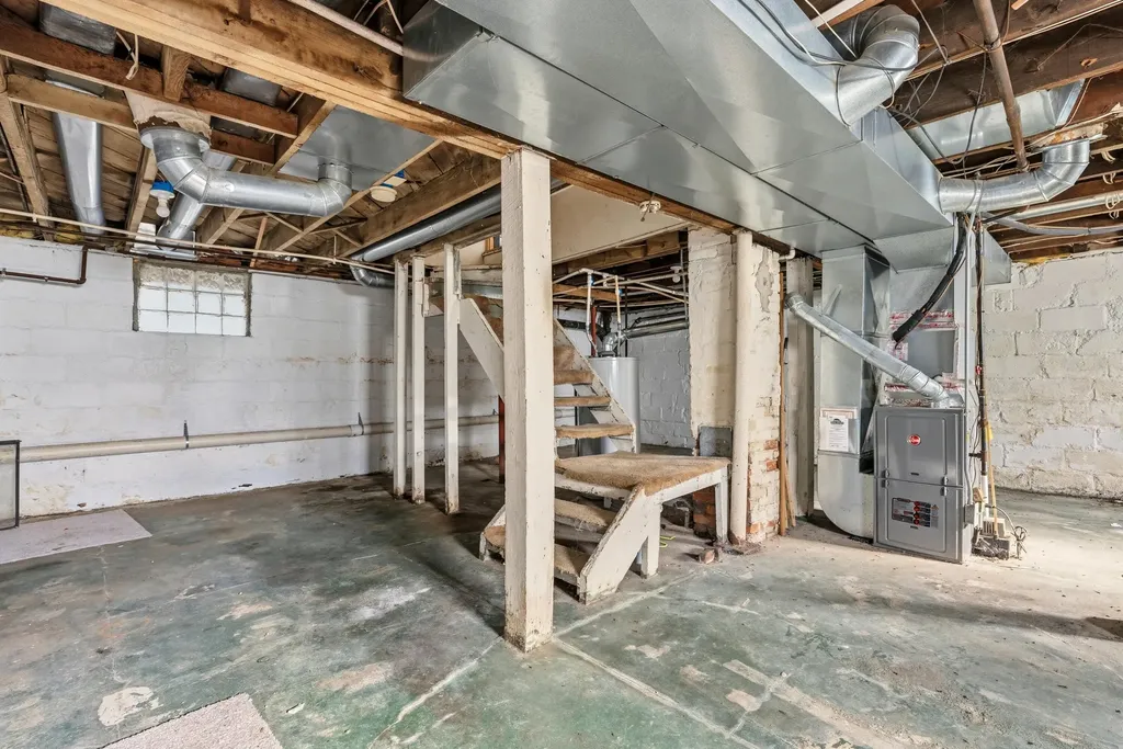 2120 E Main Street Kalamazoo Charter Township MI 49048