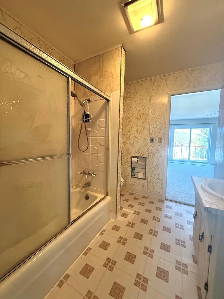 4253 Indian Isle Johnstown Township MI 49017