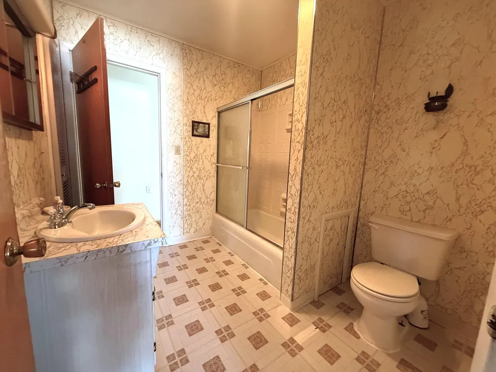 4253 Indian Isle Johnstown Township MI 49017