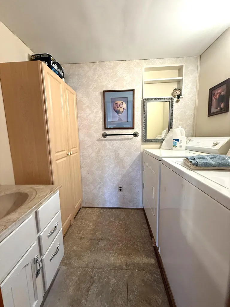 4253 Indian Isle Johnstown Township MI 49017
