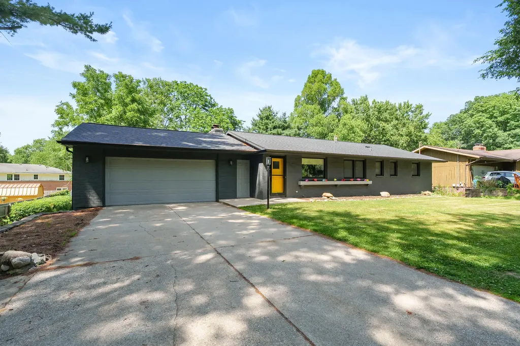 6231 E H Avenue Comstock Charter Township MI 49048