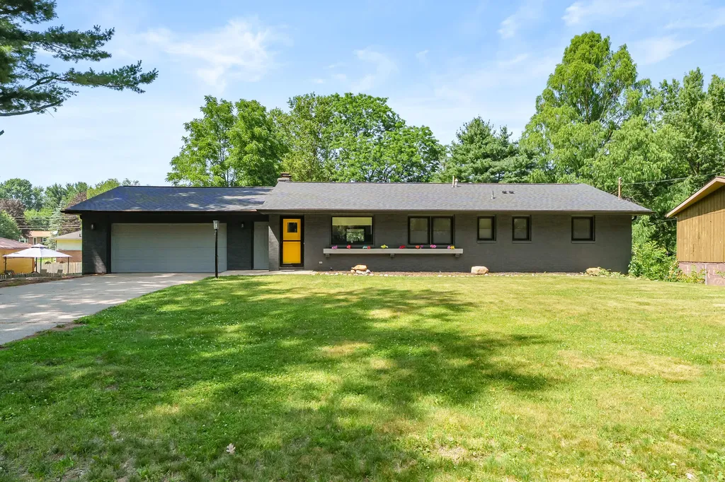 6231 E H Avenue Comstock Charter Township MI 49048