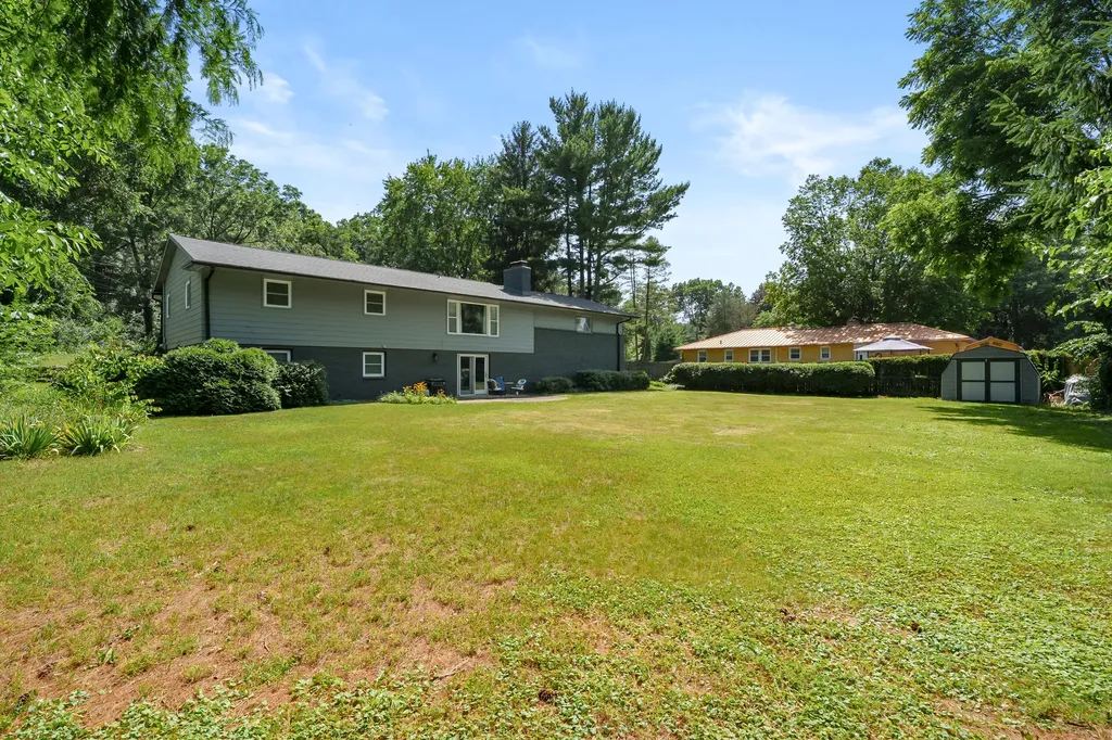6231 E H Avenue Comstock Charter Township MI 49048
