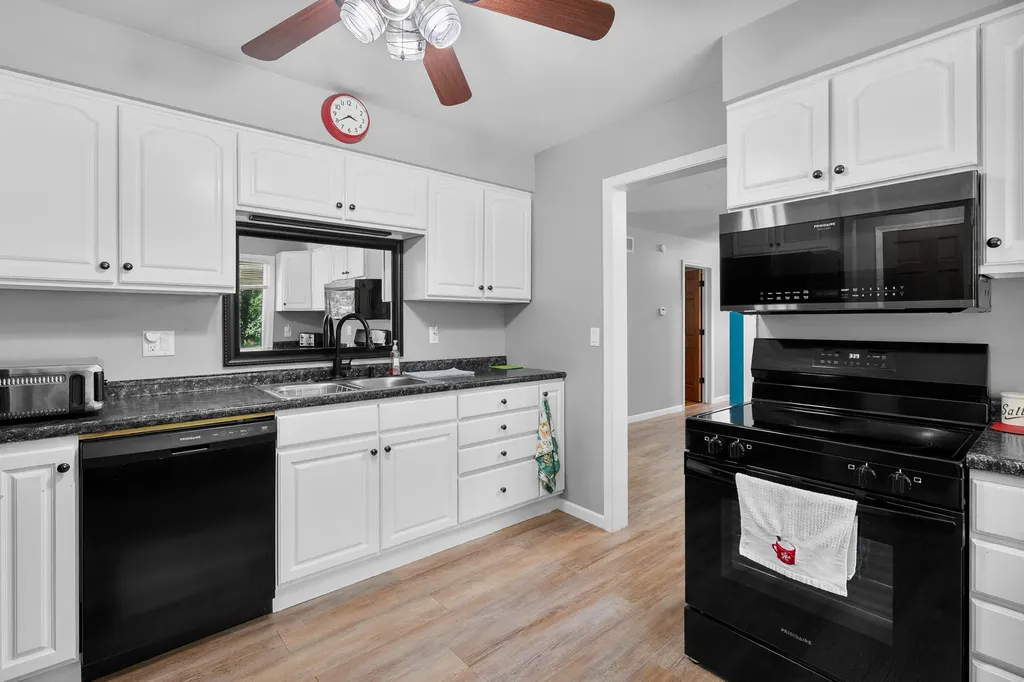 6231 E H Avenue Comstock Charter Township MI 49048