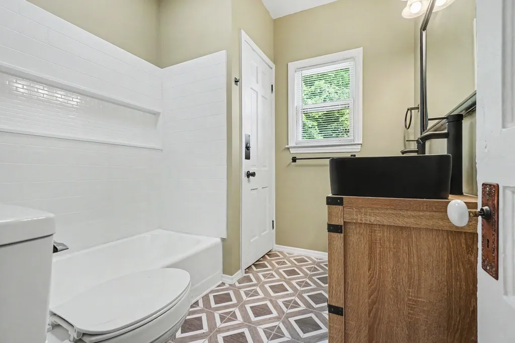 710 Wheaton Avenue Kalamazoo City MI 49008