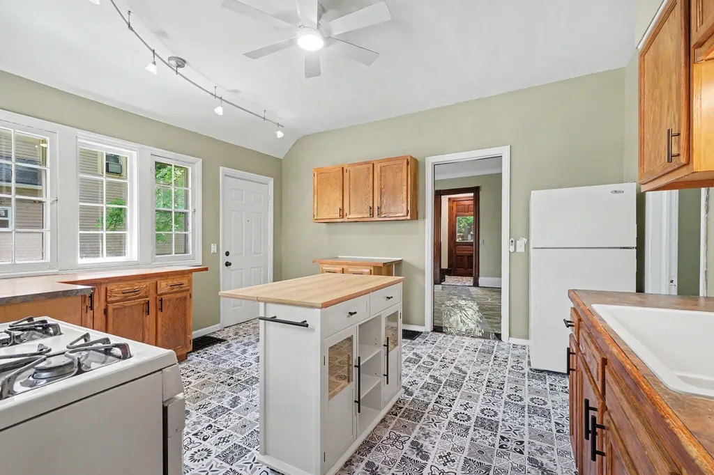 710 Wheaton Avenue Kalamazoo City MI 49008