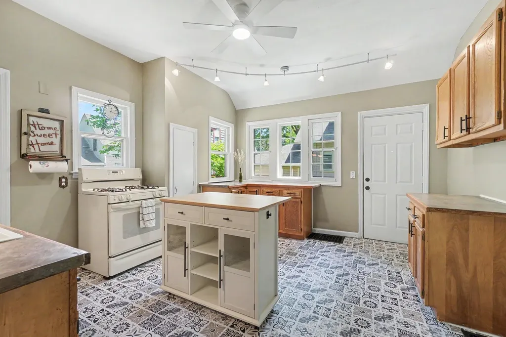 710 Wheaton Avenue Kalamazoo City MI 49008