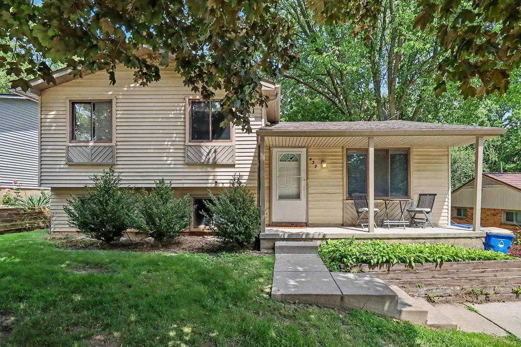 439 S Winding Drive Waterford Charter Township MI 48328