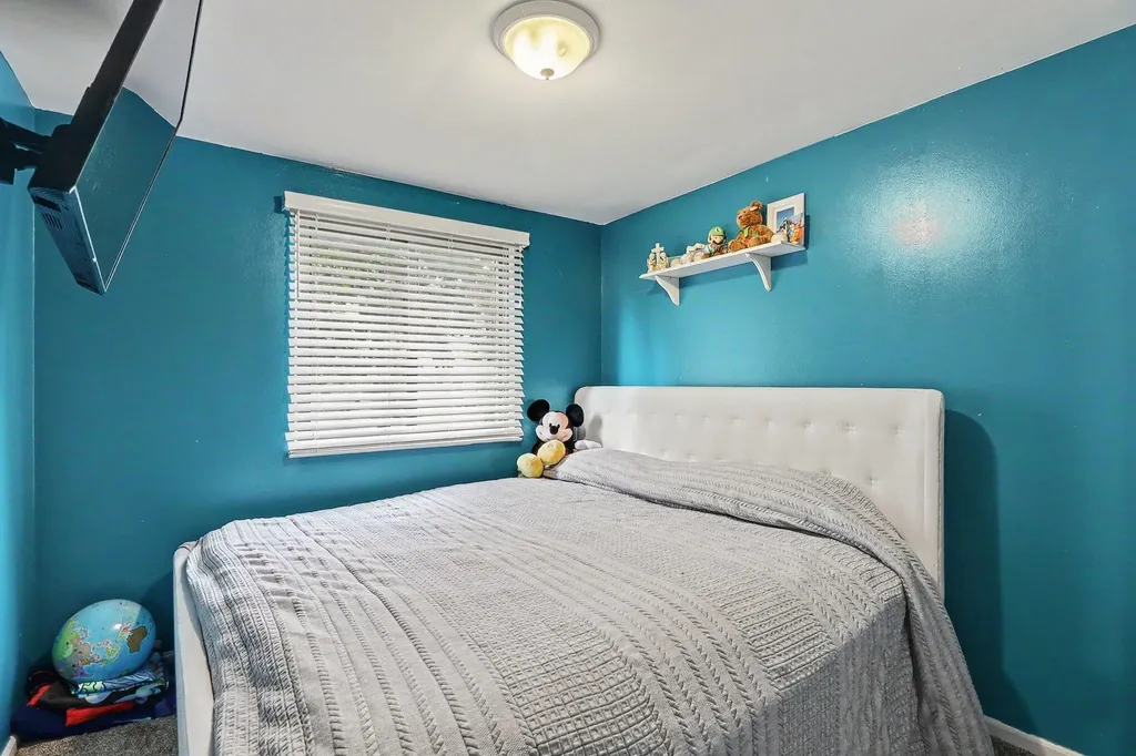 439 S Winding Drive Waterford Charter Township MI 48328