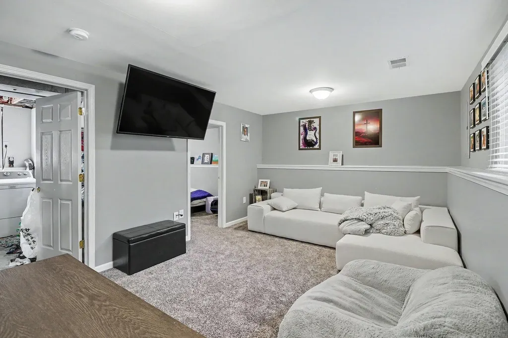 439 S Winding Drive Waterford Charter Township MI 48328