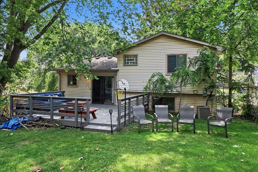 439 S Winding Drive Waterford Charter Township MI 48328