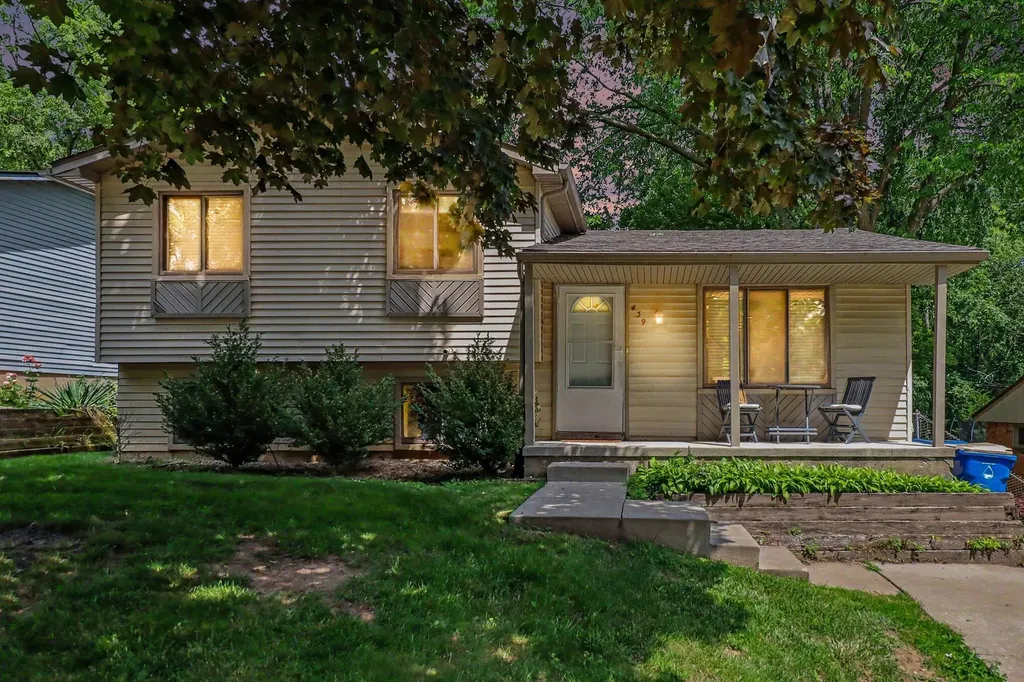 439 S Winding Drive Waterford Charter Township MI 48328
