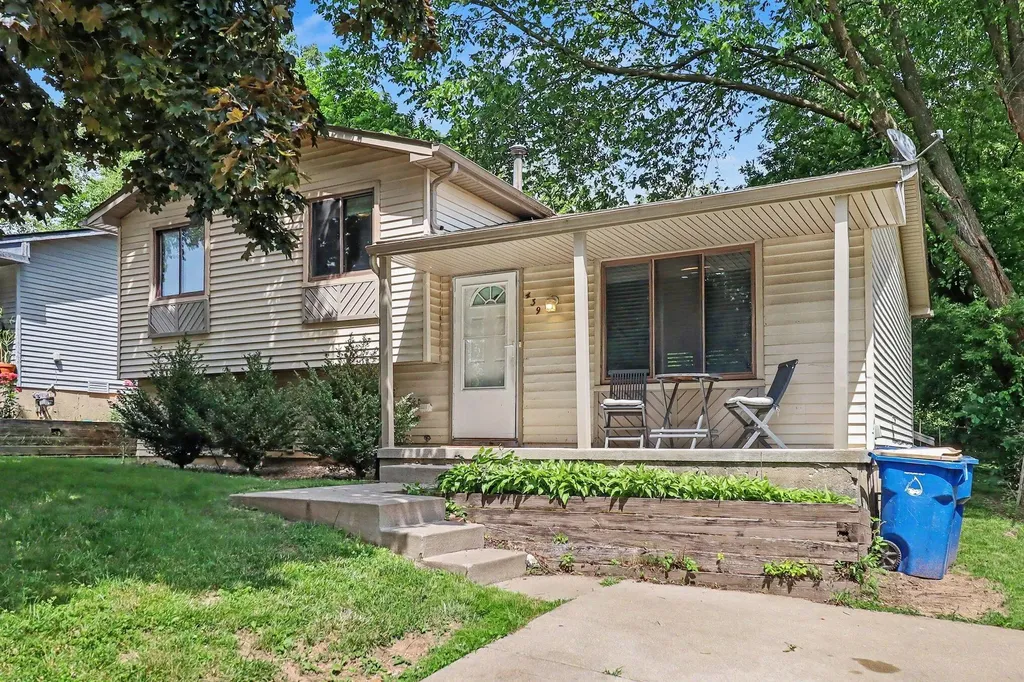 439 S Winding Drive Waterford Charter Township MI 48328