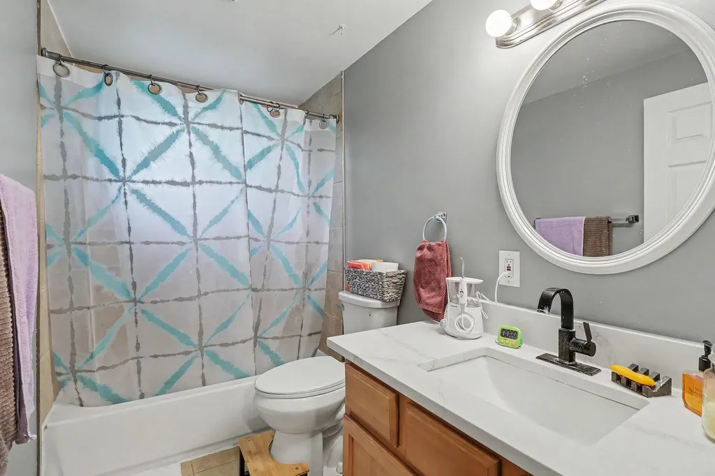 439 S Winding Drive Waterford Charter Township MI 48328