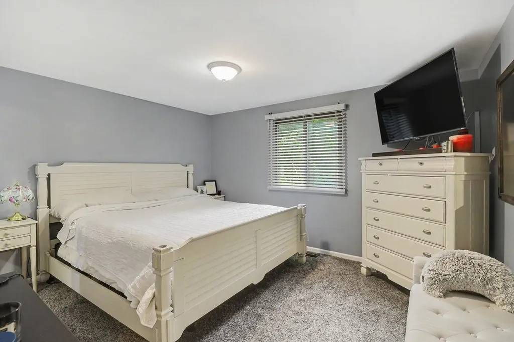 439 S Winding Drive Waterford Charter Township MI 48328