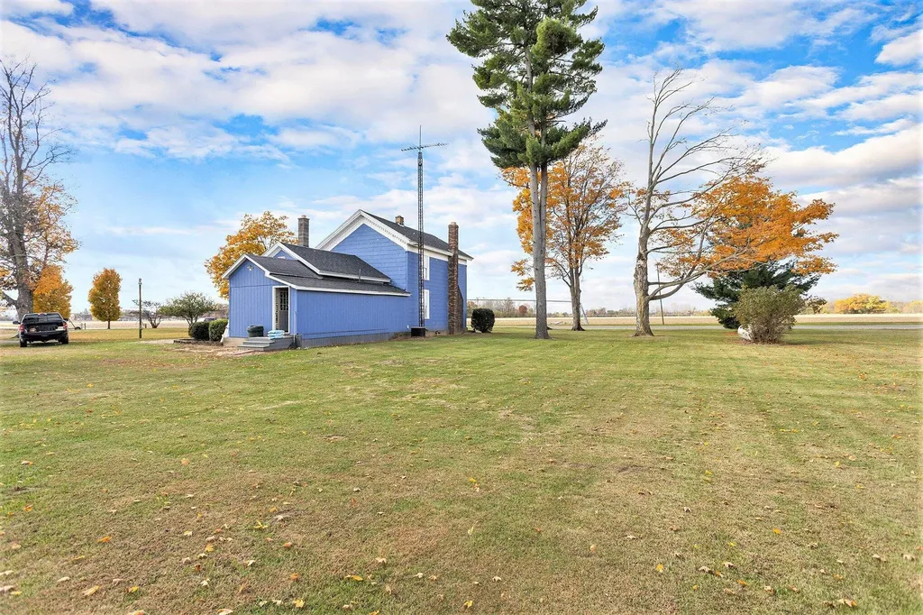 55637 Bennett Road Leonidas Township MI 49066