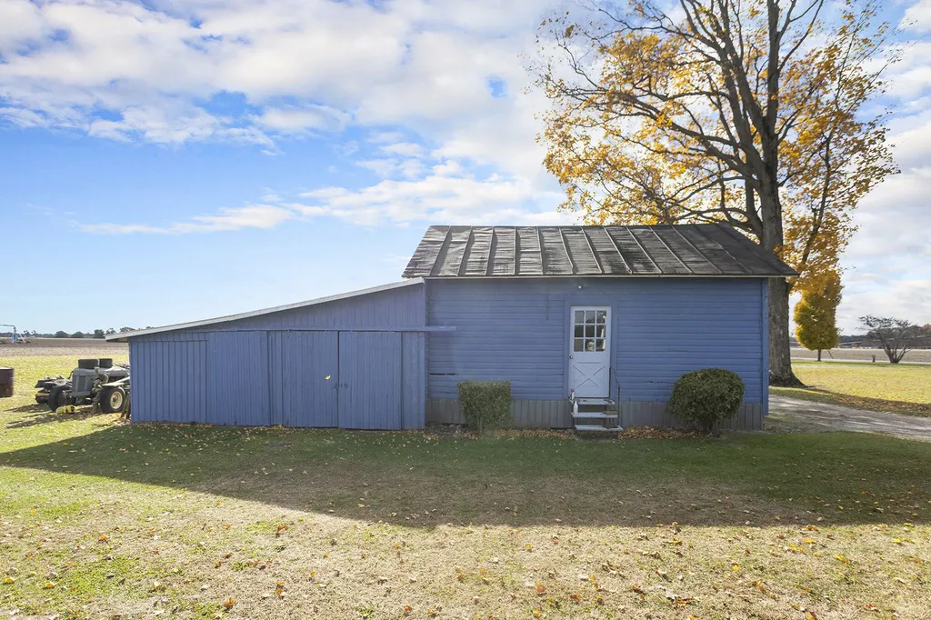 55637 Bennett Road Leonidas Township MI 49066