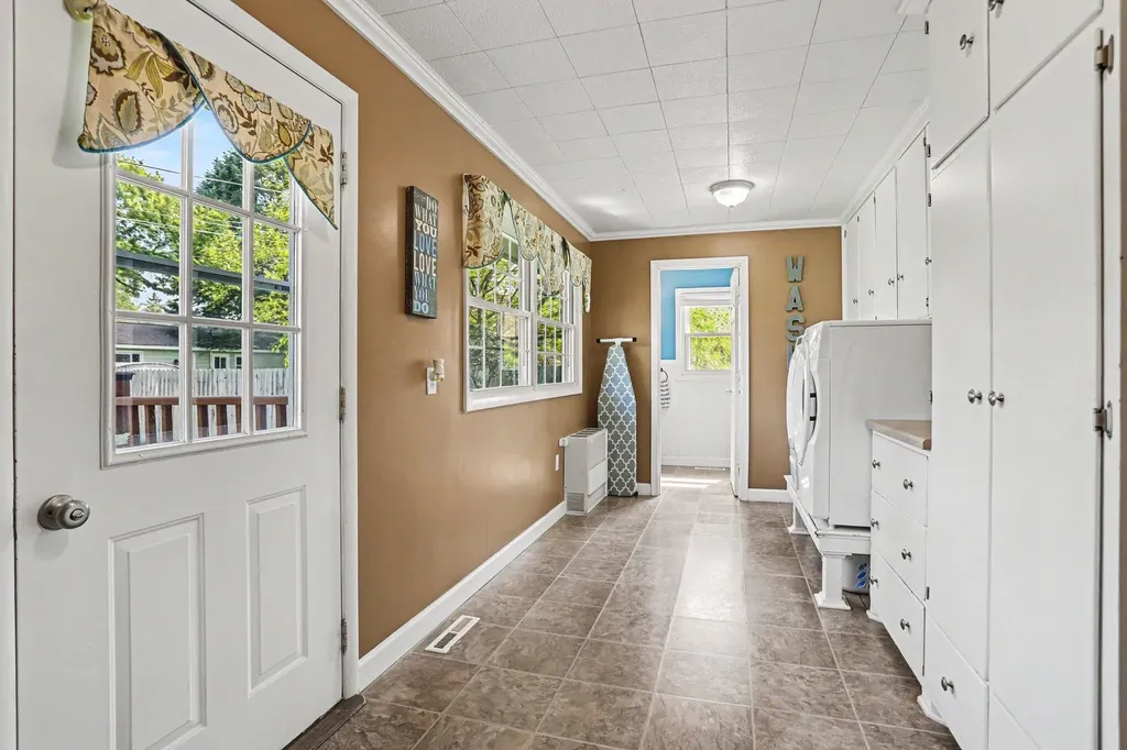 16596 Morris Avenue Lockport Township MI 49093