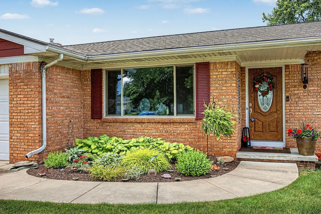 513 Stone Ridge Drive Delta Charter Township MI 48917