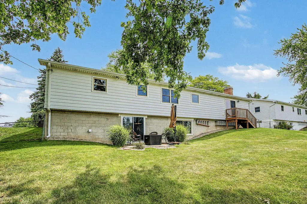513 Stone Ridge Drive Delta Charter Township MI 48917