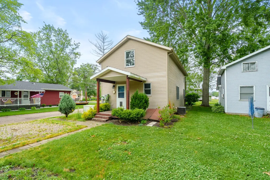 11065 E Indian Lake Drive Brady Township MI 49097