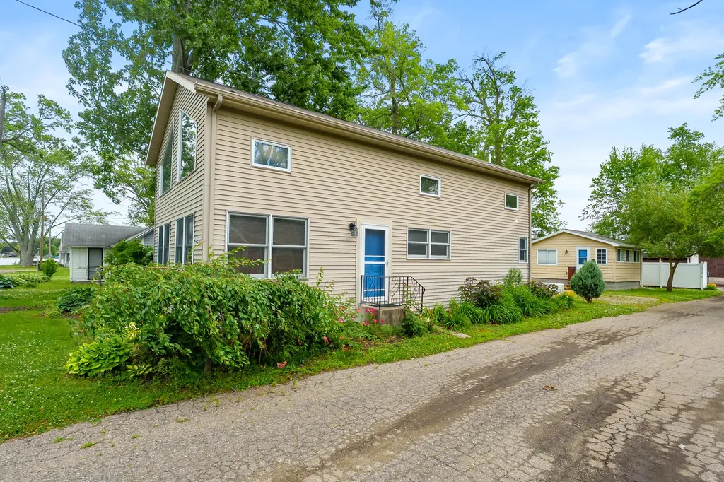 11065 E Indian Lake Drive Brady Township MI 49097