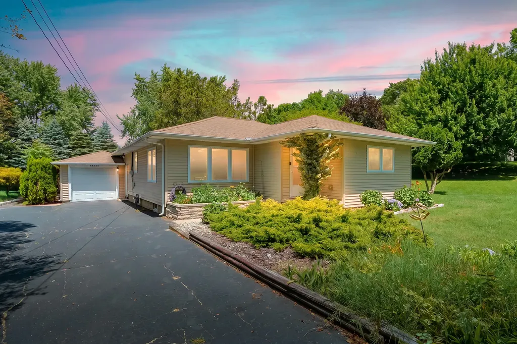 68334 Apple Lane Keeler Township MI 49022