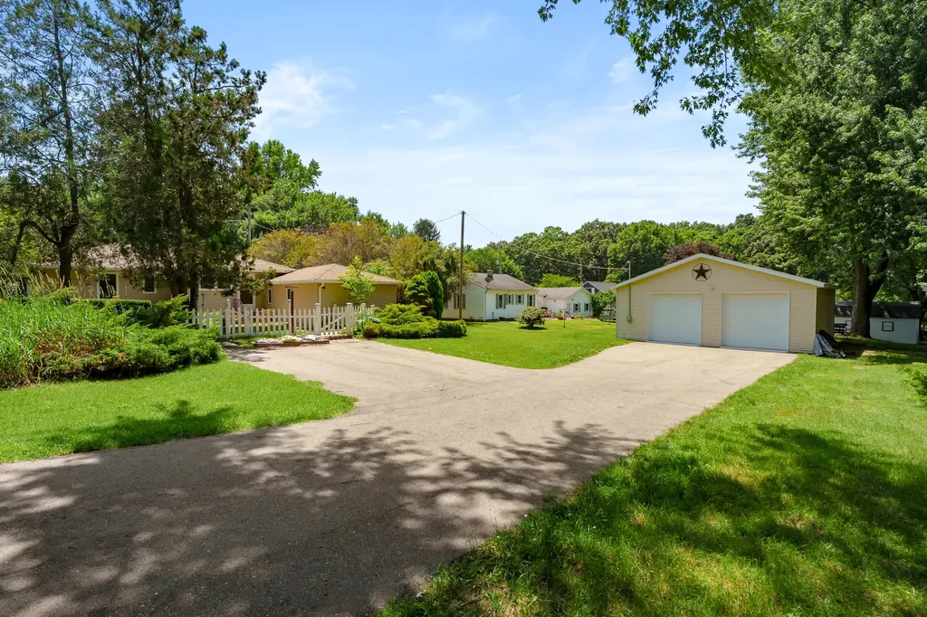 68334 Apple Lane Keeler Township MI 49022