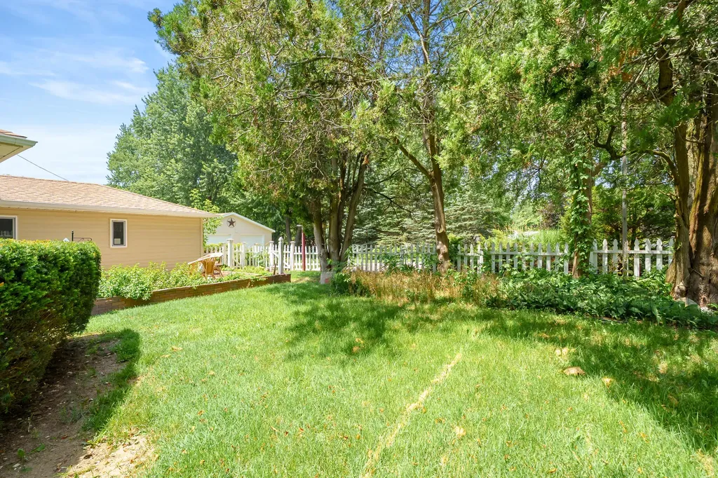 68334 Apple Lane Keeler Township MI 49022