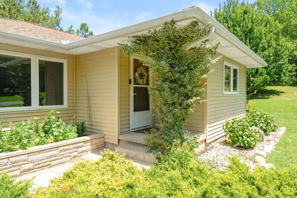 68334 Apple Lane Keeler Township MI 49022