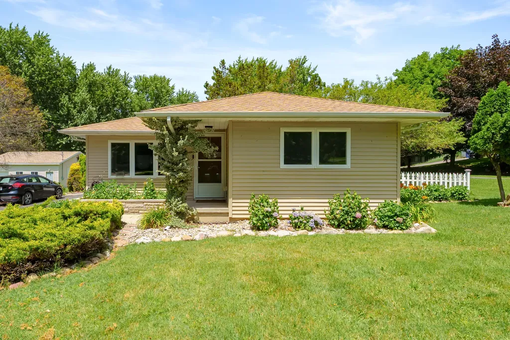 68334 Apple Lane Keeler Township MI 49022